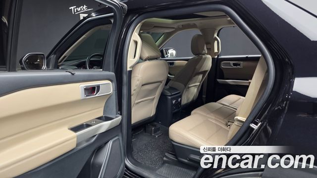 Ford Explorer 2021 — photo 16