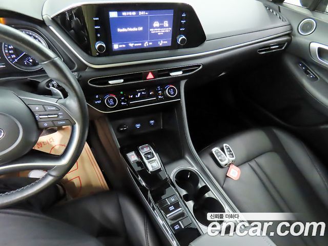 Hyundai Sonata 2022 — photo 11