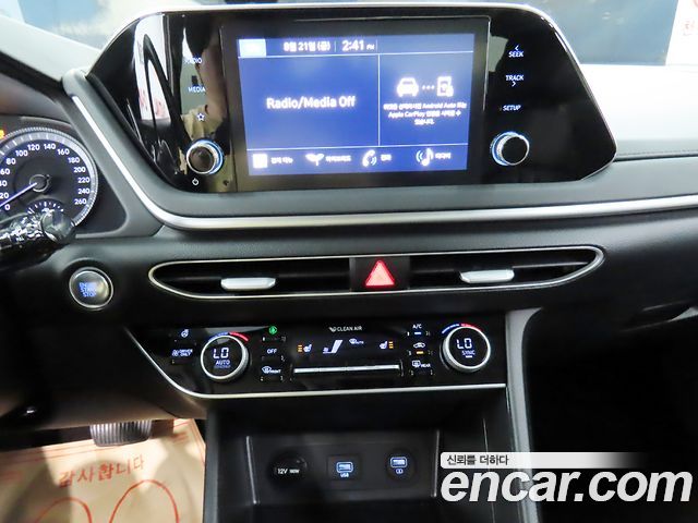 Hyundai Sonata 2022 — photo 12