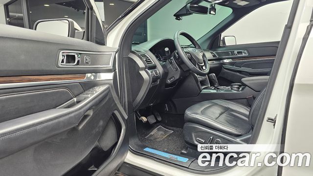 Ford Explorer 2017 — photo 10