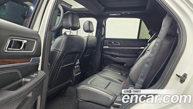 Ford Explorer 2017 — photo 12
