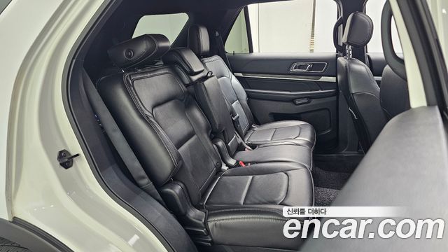 Ford Explorer 2017 — photo 13