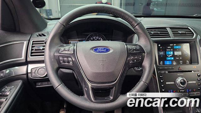 Ford Explorer 2017 — photo 14
