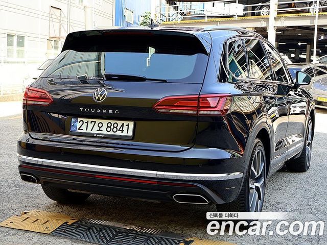 Volkswagen Touareg 2021 — photo 4