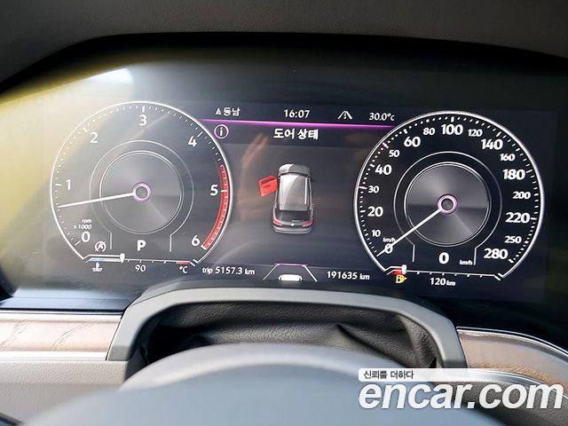 Volkswagen Touareg 2021 — photo 6