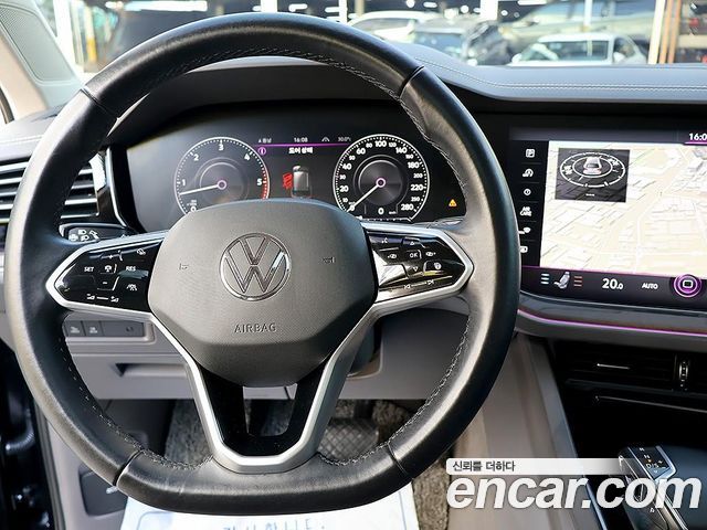 Volkswagen Touareg 2021 — photo 8