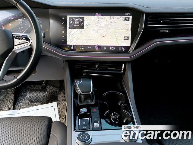 Volkswagen Touareg 2021 — photo 9