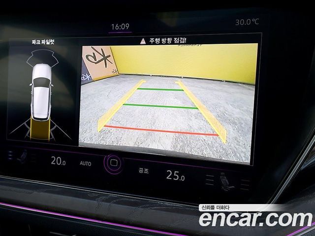 Volkswagen Touareg 2021 — photo 10