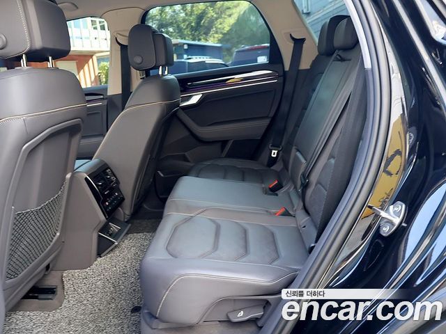 Volkswagen Touareg 2021 — photo 12