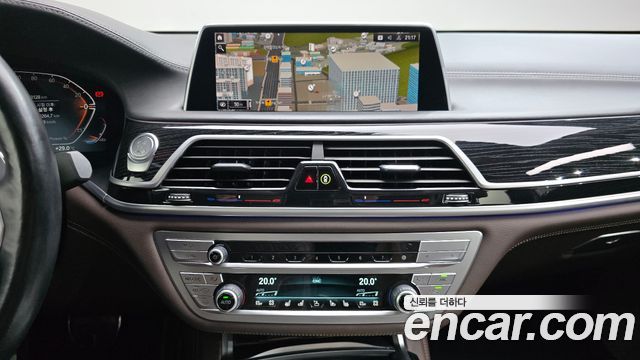 BMW 7-Series 2021 — photo 18
