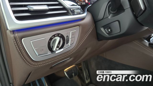 BMW 7-Series 2021 — photo 24