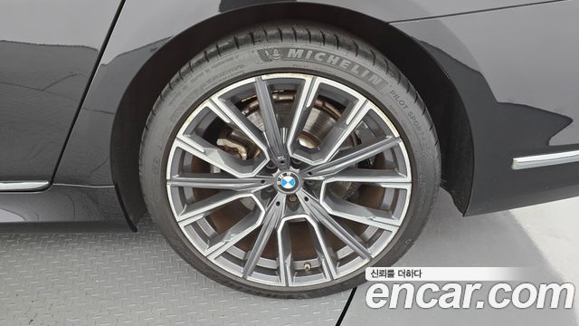 BMW 7-Series 2021 — photo 7
