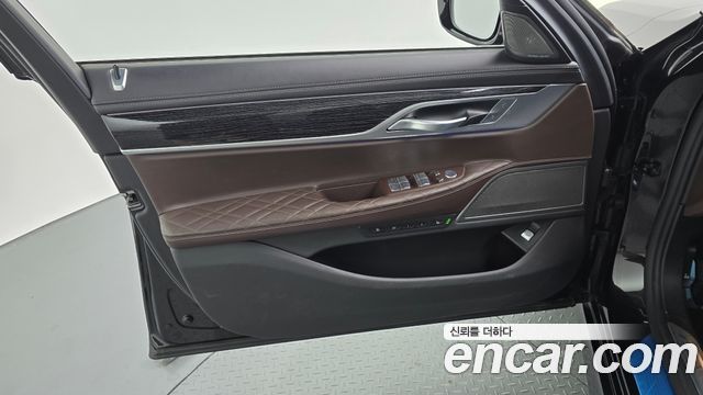 BMW 7-Series 2021 — photo 14