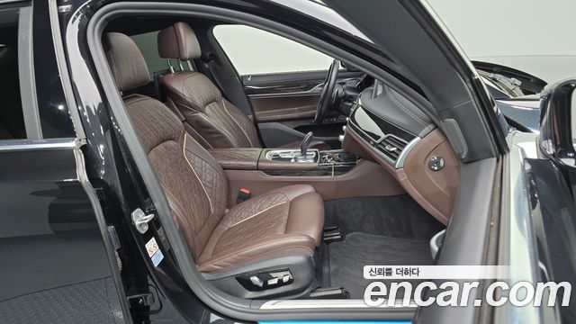 BMW 7-Series 2021 — photo 16