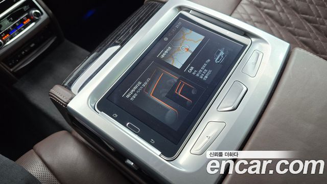 BMW 7-Series 2021 — photo 29