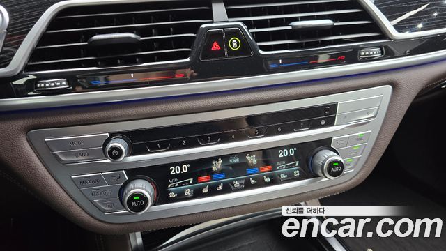 BMW 7-Series 2021 — photo 32
