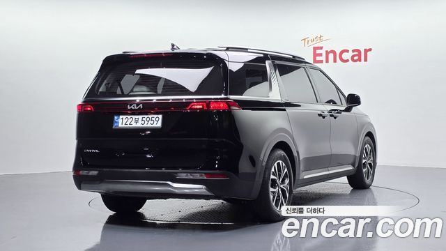 Kia Canival 2023 — photo 2