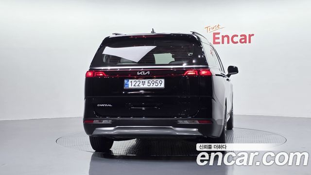 Kia Canival 2023 — photo 4