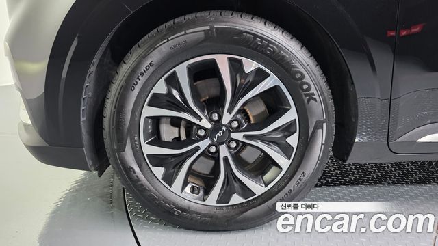 Kia Canival 2023 — photo 5
