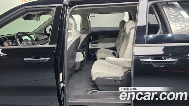 Kia Canival 2023 — photo 17