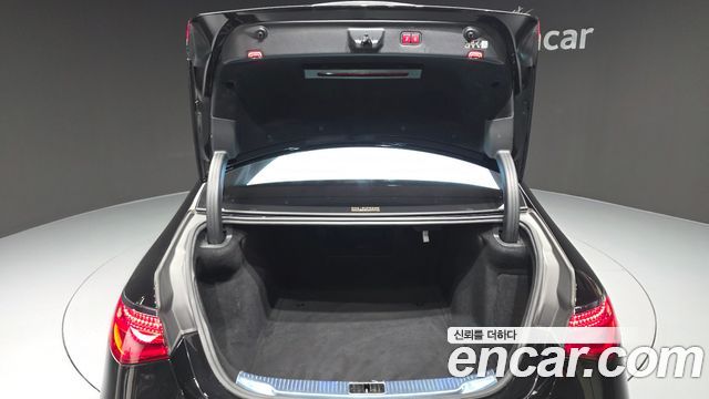 Mercedes-Benz S-Class 2023 — photo 32
