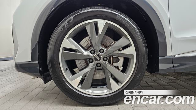 Audi Q4 e-tron 2022 — photo 5