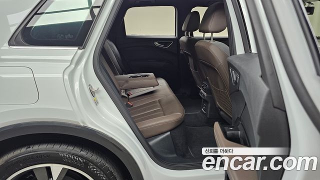 Audi Q4 e-tron 2022 — photo 12
