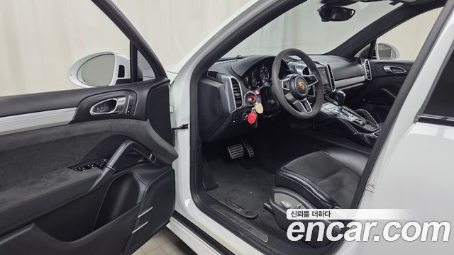 Porsche Cayenne 2017 — photo 13