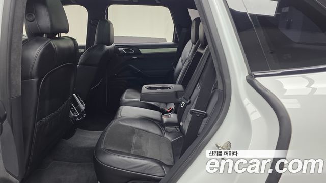 Porsche Cayenne 2017 — photo 18