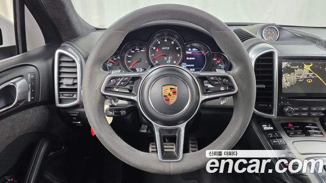 Porsche Cayenne 2017 — photo 19