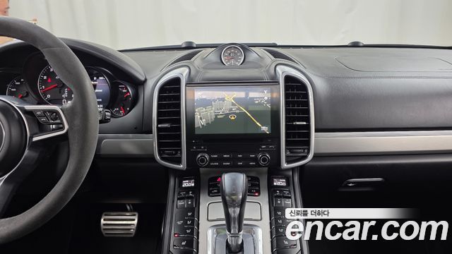 Porsche Cayenne 2017 — photo 20