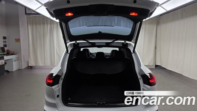 Porsche Cayenne 2017 — photo 26
