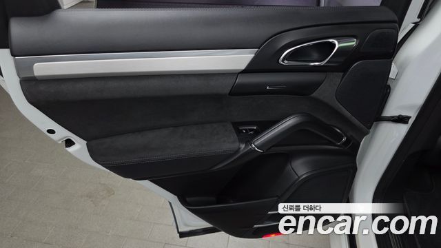 Porsche Cayenne 2017 — photo 15