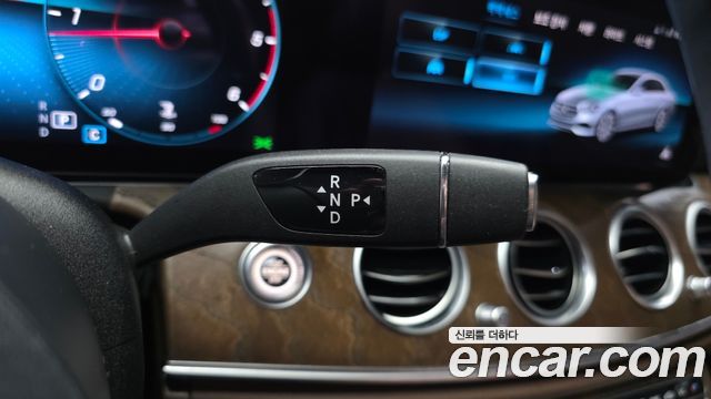 Mercedes-Benz E-Class 2021 — photo 12