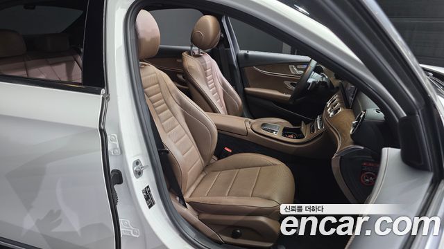 Mercedes-Benz E-Class 2021 — photo 17