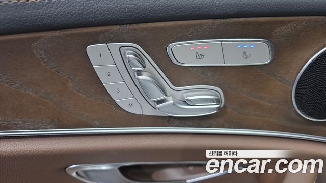 Mercedes-Benz E-Class 2021 — photo 19