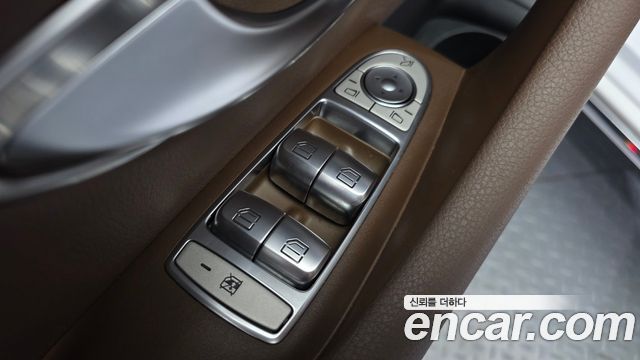 Mercedes-Benz E-Class 2021 — photo 20