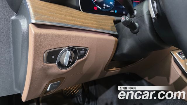 Mercedes-Benz E-Class 2021 — photo 21