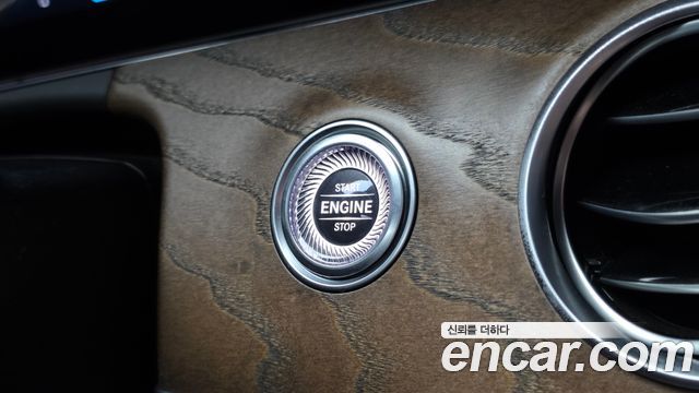 Mercedes-Benz E-Class 2021 — photo 24