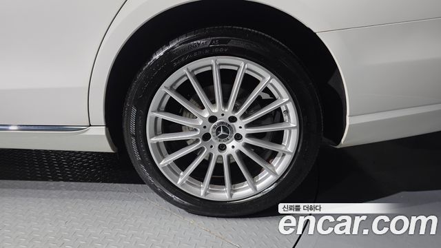 Mercedes-Benz E-Class 2021 — photo 7
