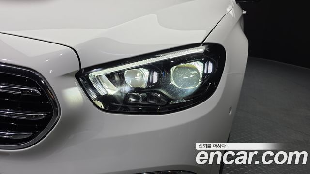 Mercedes-Benz E-Class 2021 — photo 8
