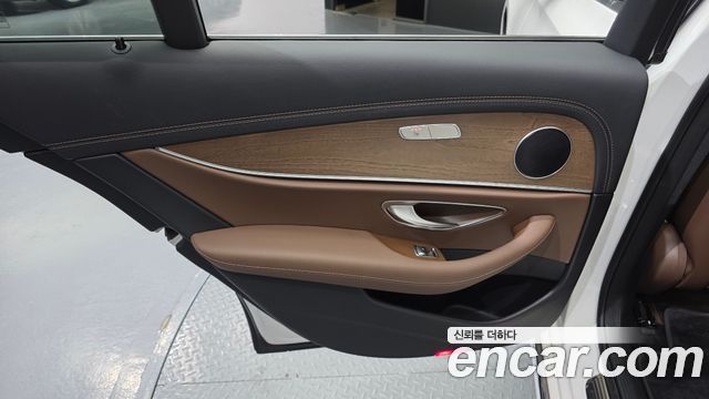 Mercedes-Benz E-Class 2021 — photo 15