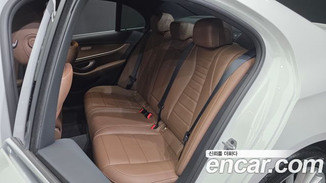 Mercedes-Benz E-Class 2021 — photo 16