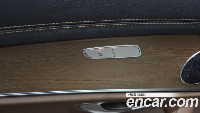 Mercedes-Benz E-Class 2021 — photo 31