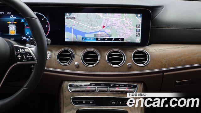 Mercedes-Benz E-Class 2021 — photo 33