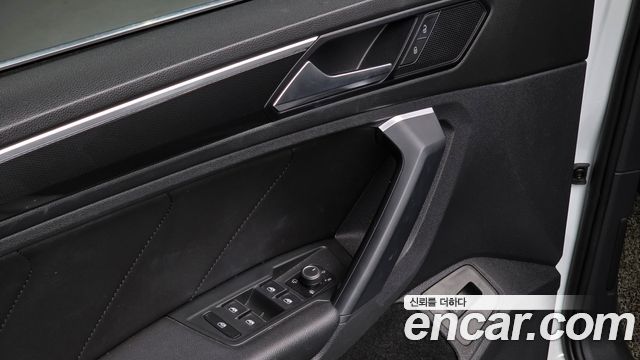 Volkswagen Tiguan 2020 — photo 16