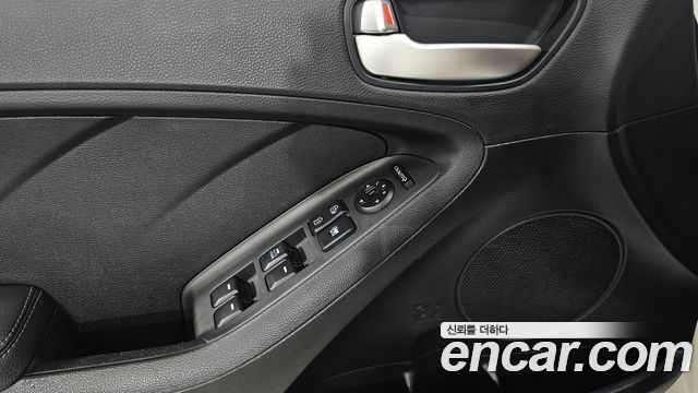 Kia K3 2015 — photo 25