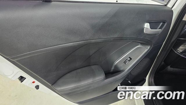 Kia K3 2015 — photo 15