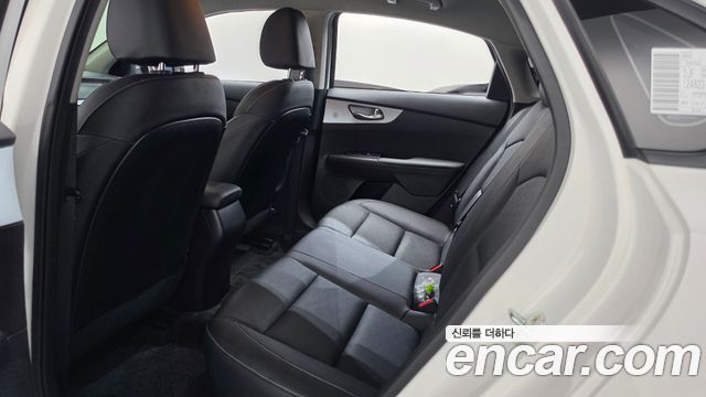 Kia K3 2022 — photo 24