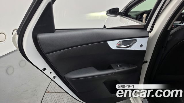 Kia K3 2022 — photo 15